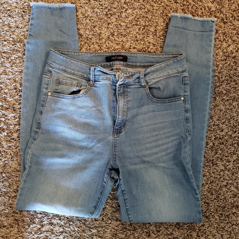 💙Distressed Refuge Jeans💙